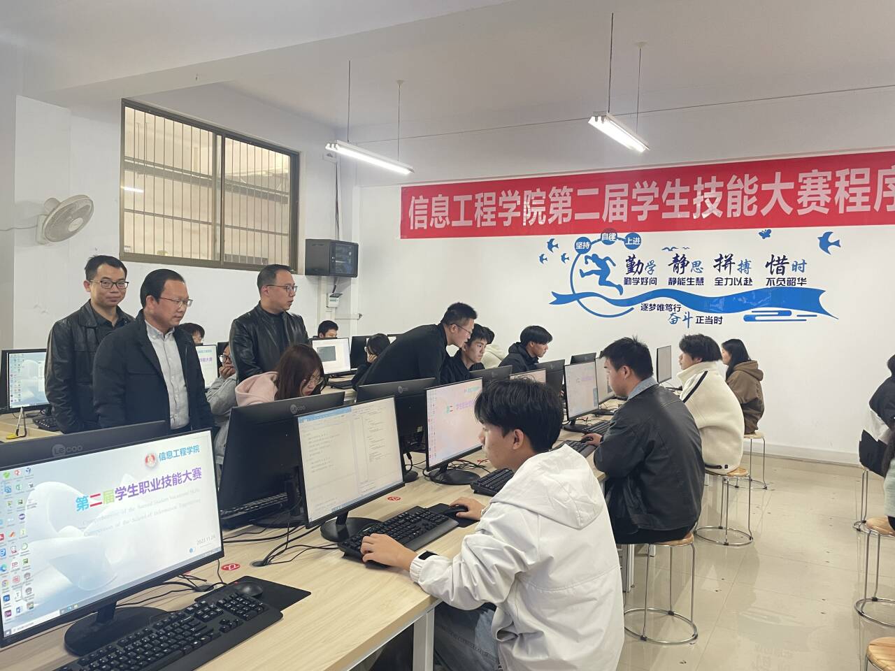 信息工程學院成功舉辦第二屆學生職業技能大賽暨信息工程技術開發競賽